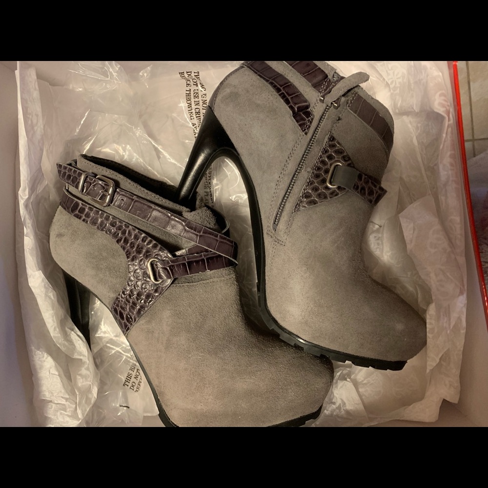 NIB never worn Guess stiletto